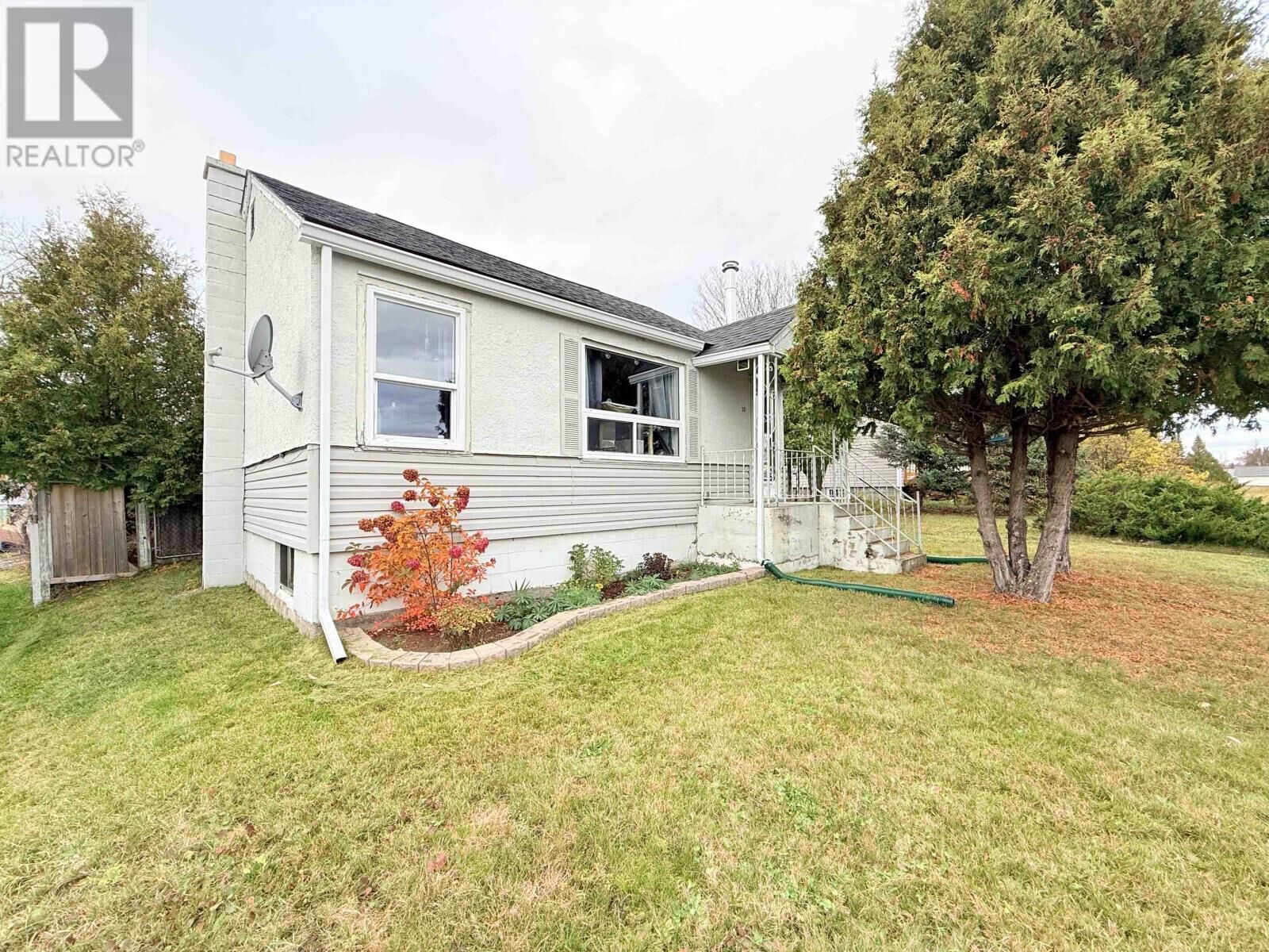 Photo de la propriété:  37 Second Ave N  ON P8T 1H2 