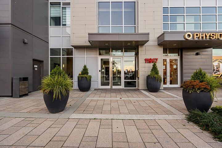 Photo de la propriété:  11967 80 1206  BC V4C 0E2 