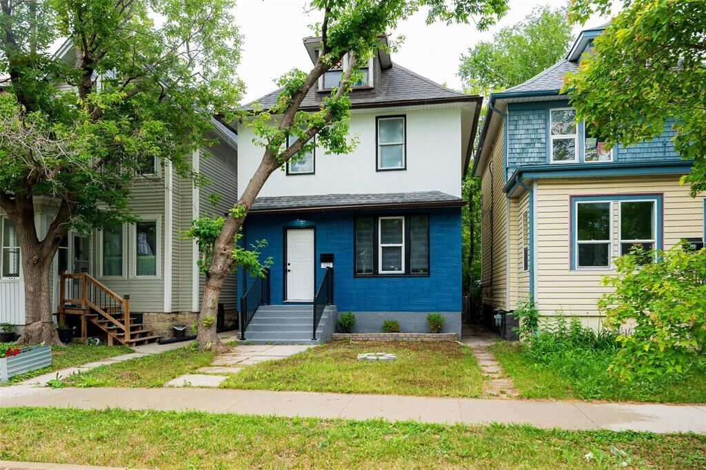 Property Photo:  535 Camden Place  MB R3G 2V8