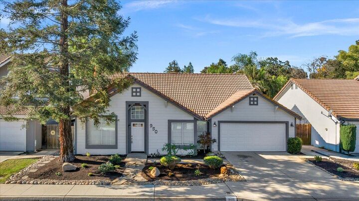 950 N Bush  Clovis CA 93611 photo