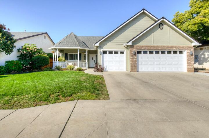 8925 N Laureen Avenue  Fresno CA 93720 photo