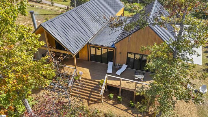 Property Photo:  562 Club Drive  SC 29611