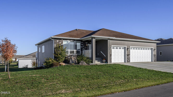 Property Photo:  1048 Otter Creek Lp  ND 58545