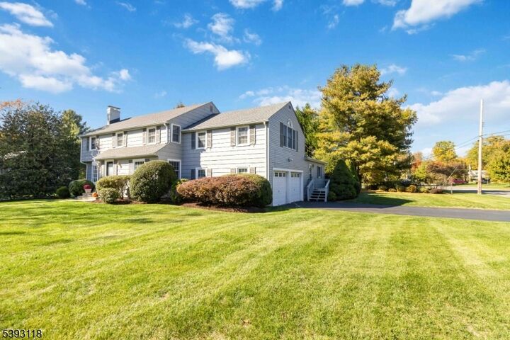 Property Photo:  8 West Dr  NJ 07960 