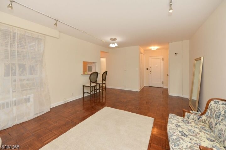 Property Photo:  5 Roosevelt Pl 1F  NJ 07042 