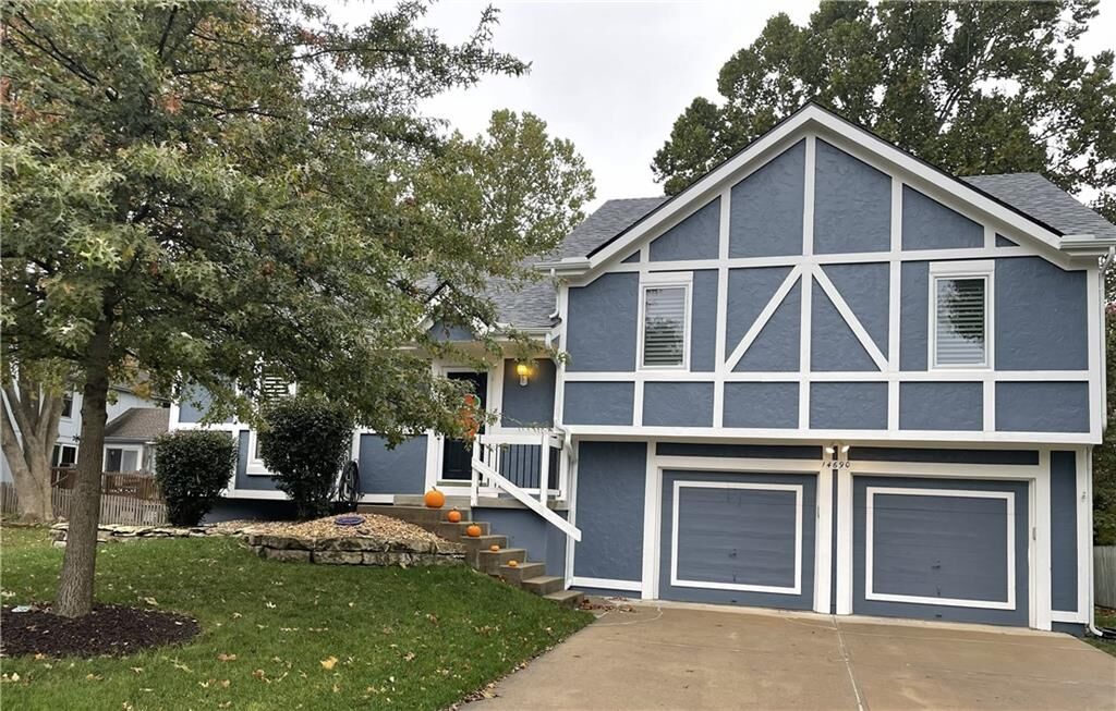 Property Photo:  14690 S Alden Street  KS 66062