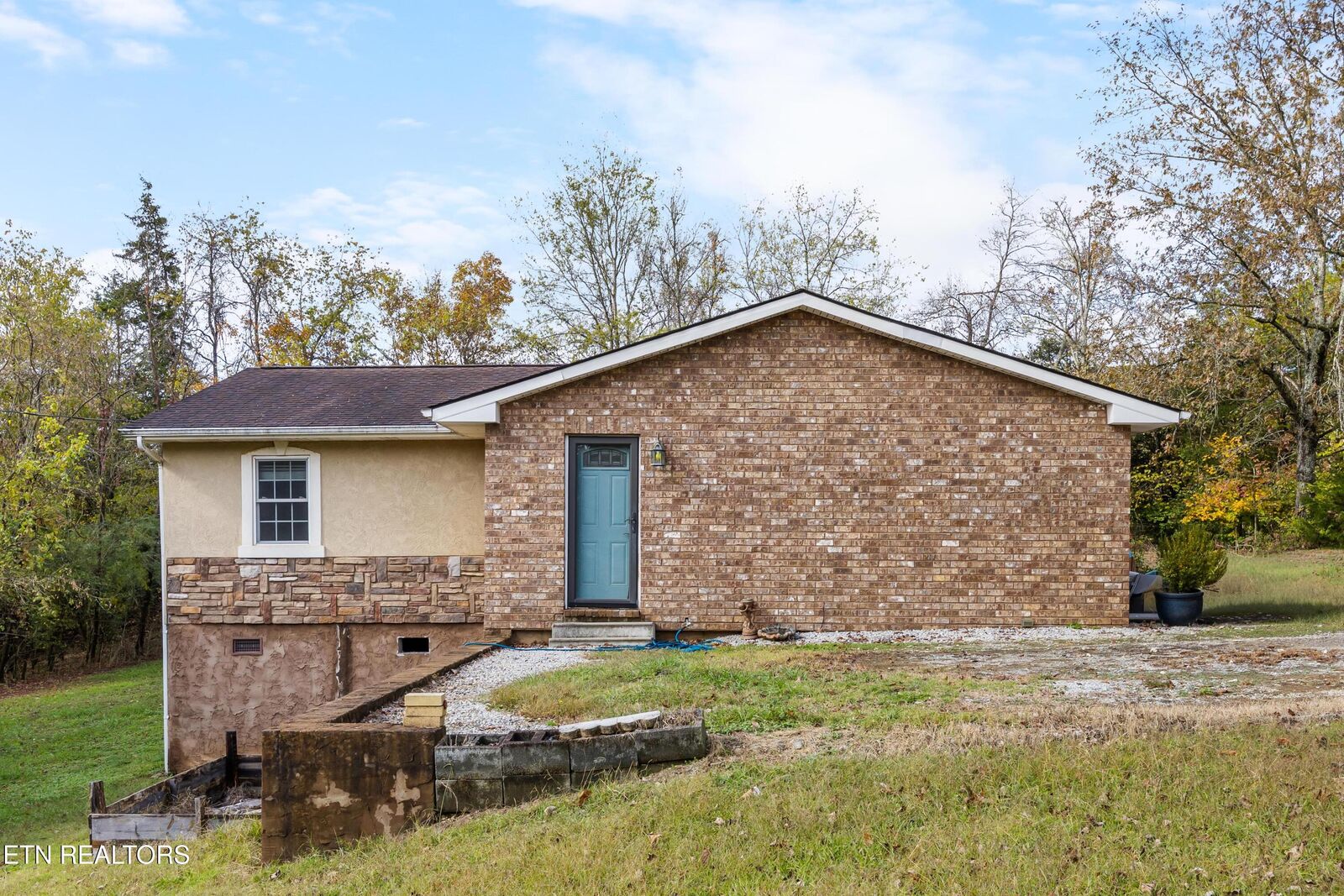 Property Photo:  425 Davis Rd  TN 37871