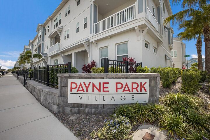 Property Photo:  2467 Mangum Court  FL 34237 