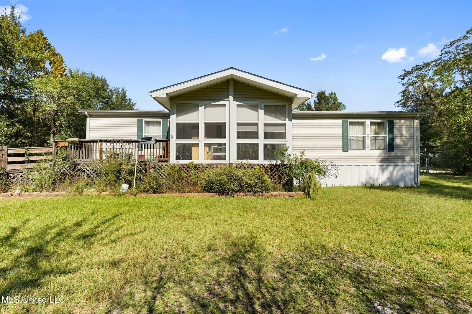 Property Photo:  4002 Lake Street  MS 39520
