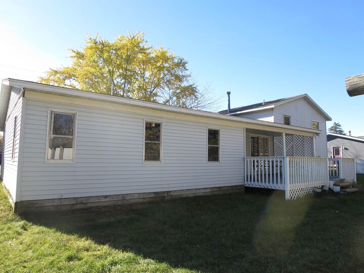 Property Photo:  405 Parkway Court  MI 48624