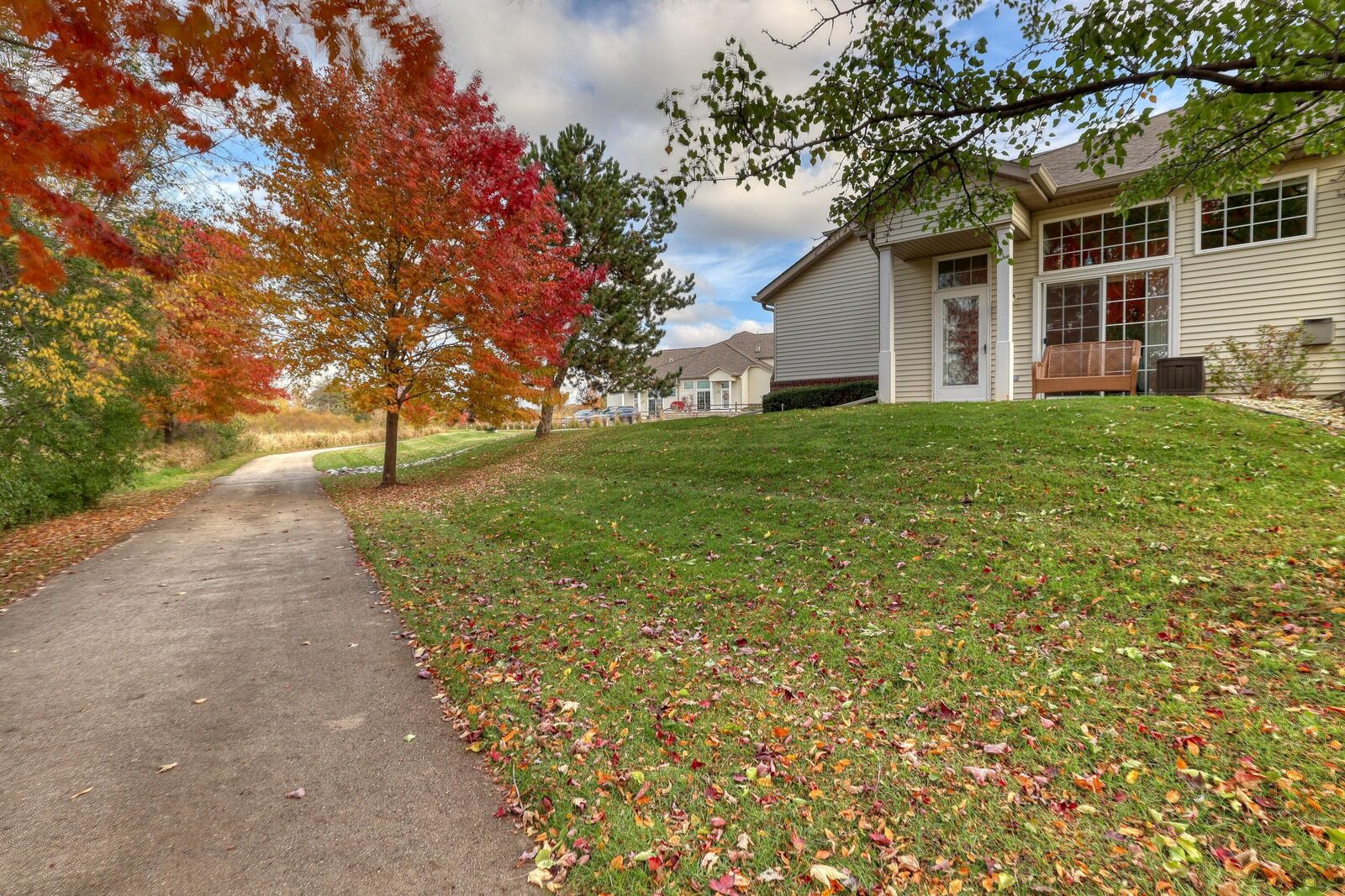 Property Photo:  2408 Fox River Pkwy B  WI 53189