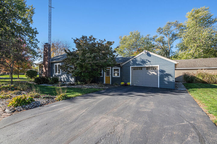 Property Photo: 401 Hoover Avenue MI 49022