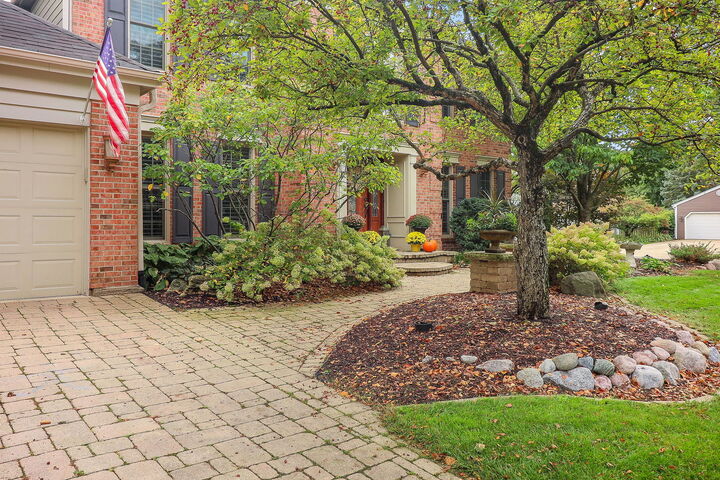 Property Photo:  2042 Wexford Circle  IL 60189 