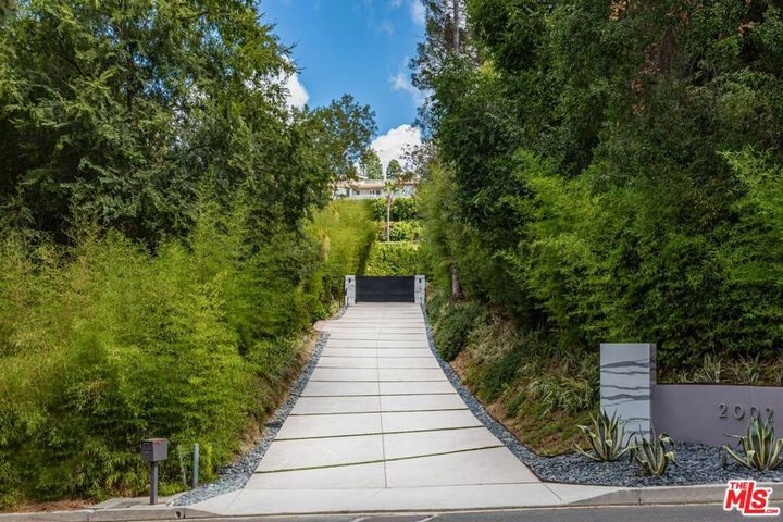 Property Photo:  2002 Loma Vista Drive  CA 90210 