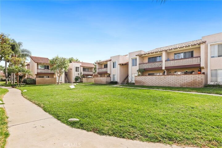 Property Photo:  700 W La Veta Avenue T4  CA 92868 