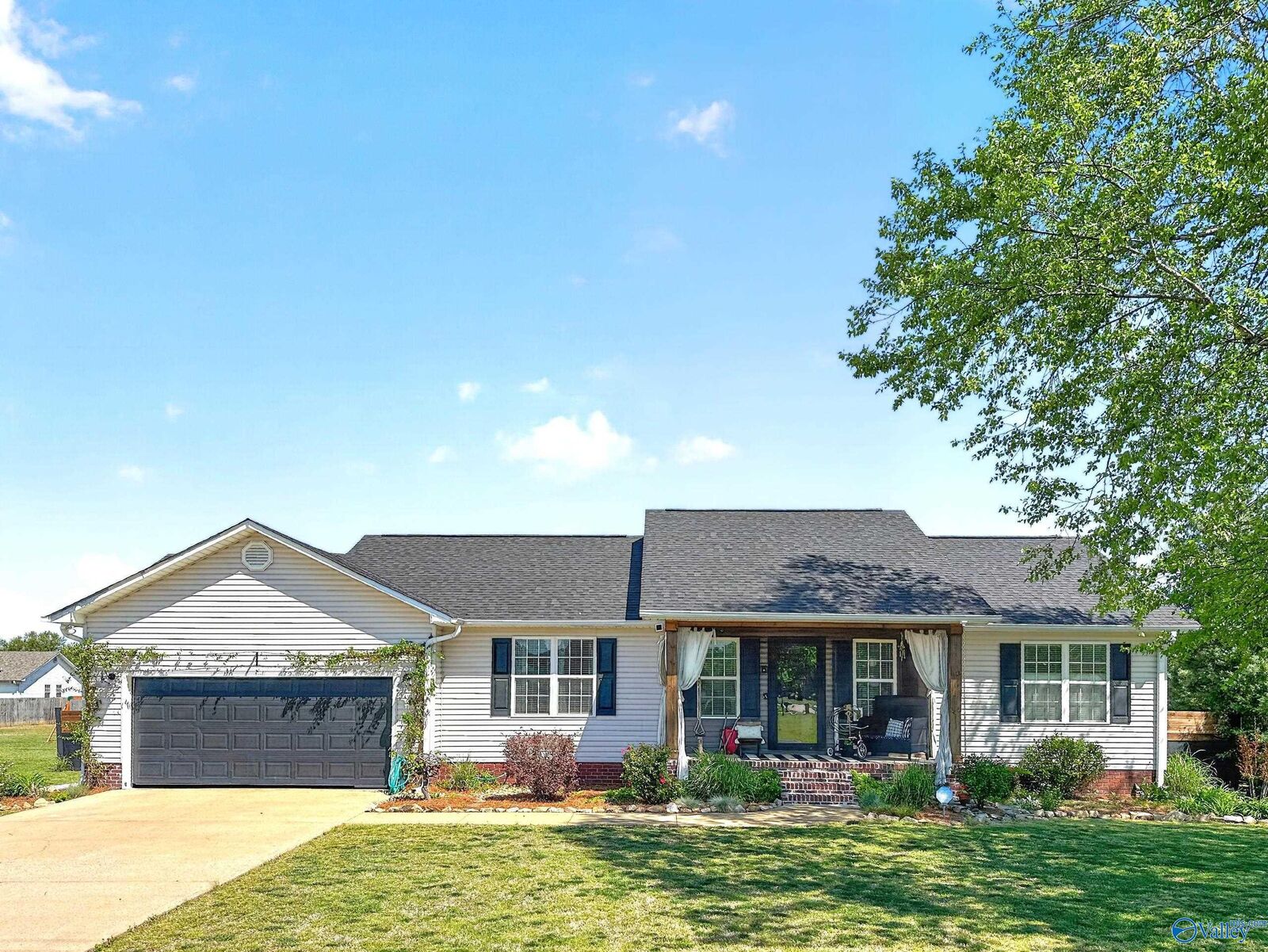 Property Photo:  191 Richard Avenue  AL 35769 