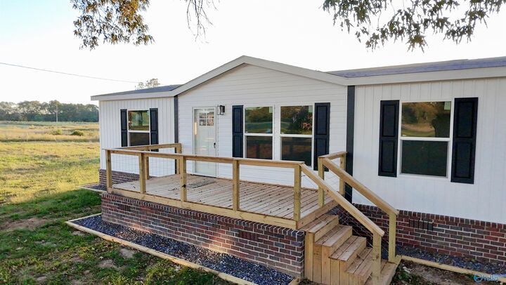 Property Photo:  804 County Road 25  AL 35962