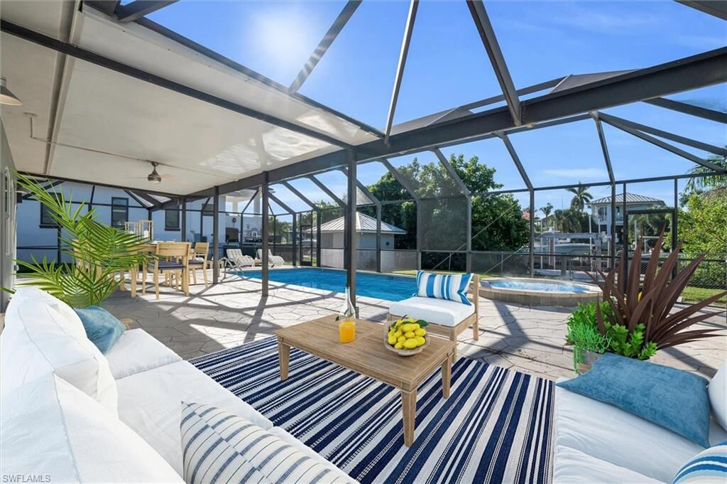 Property Photo:  1410 Curlew Ave  FL 34102 