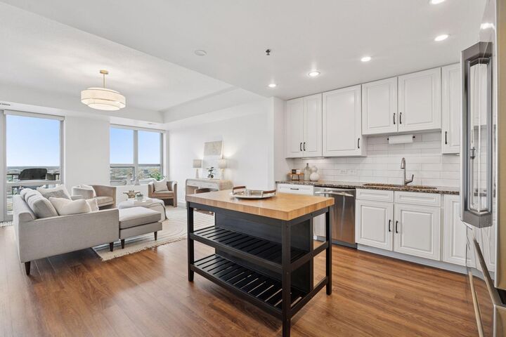 Property Photo:  929 Portland Avenue 2107  MN 55404