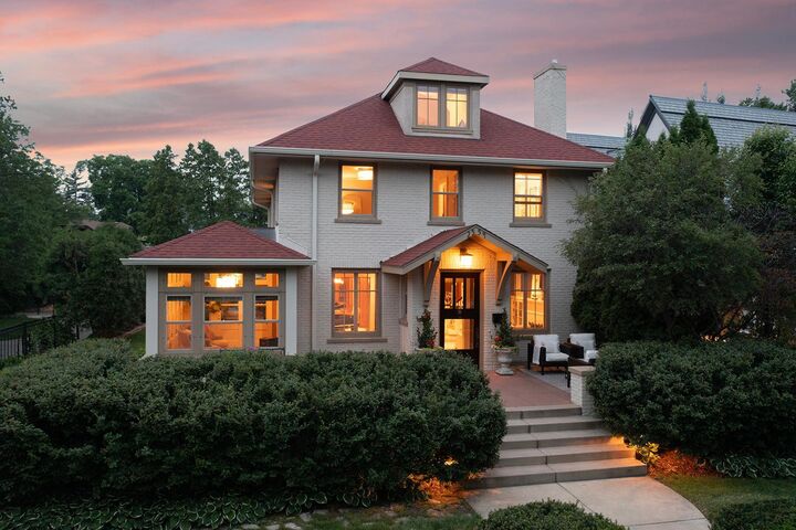 Property Photo:  2554 W Lake Of The Isles Parkway  MN 55405 