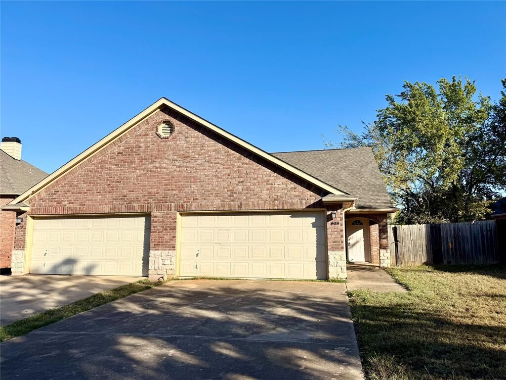 Property Photo: 808 Betty Court TX 76053