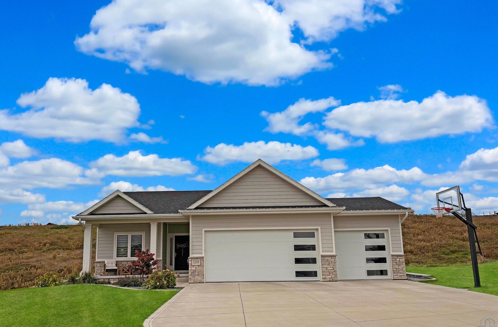 Property Photo:  1219 Blackhawk Ct  IA 51024 