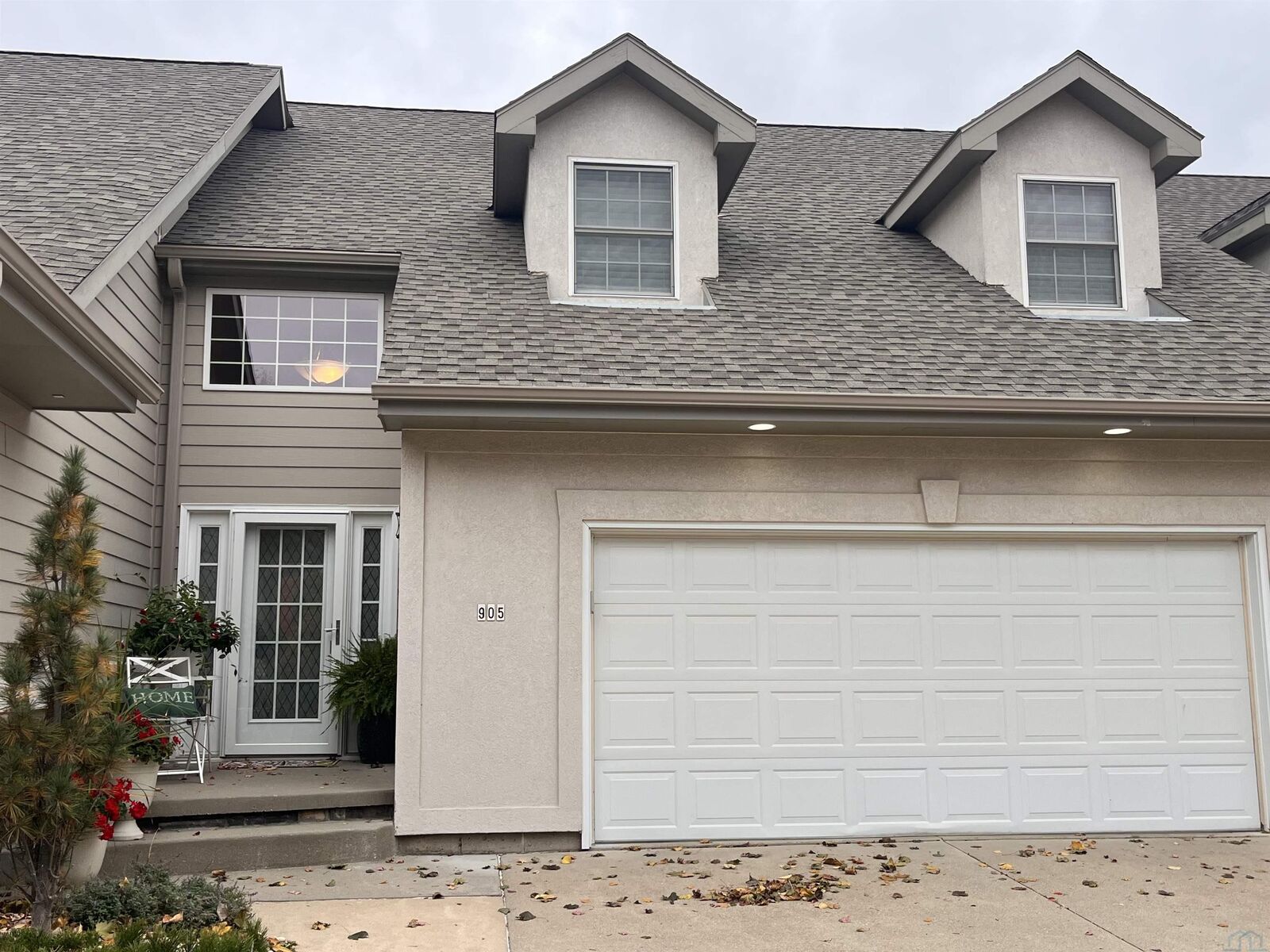 Property Photo:  905 Willow Circle  SD 57049 