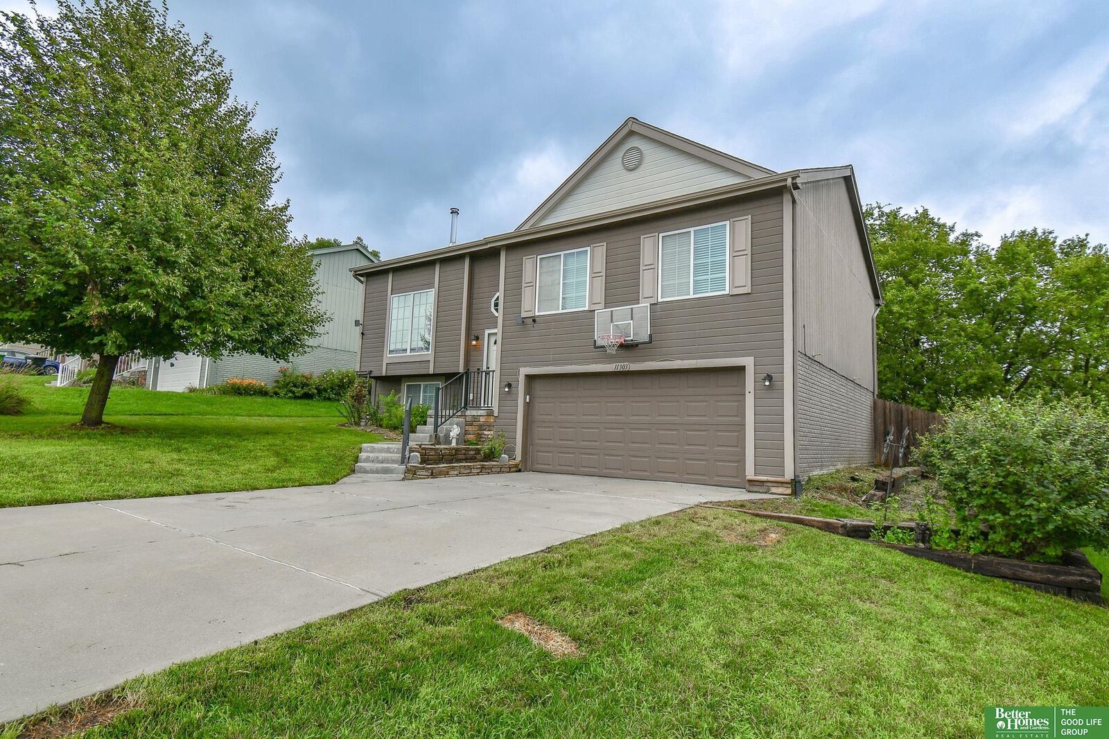 Property Photo:  11303 S 210 Avenue  NE 68028