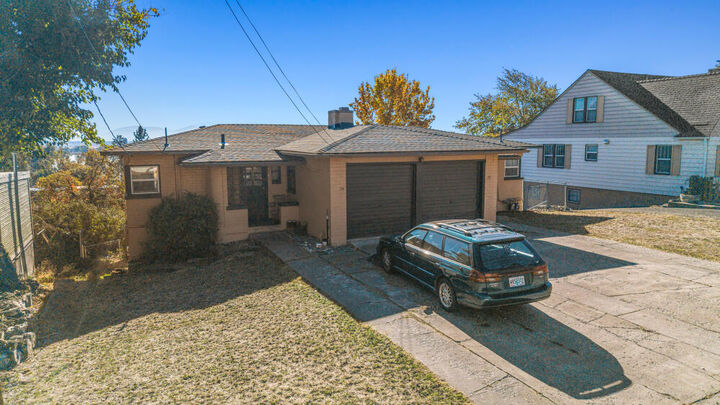 Property Photo:  72 Pine Street  OR 97601