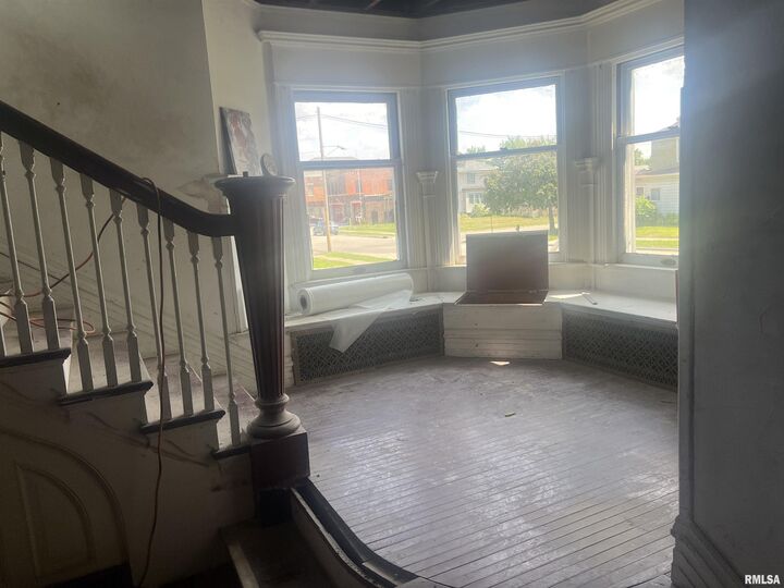 Property Photo: 2220 Roosevelt Street IA 52732