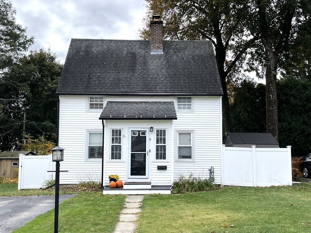 Property Photo:  9 Watt Rd  MA 01606 