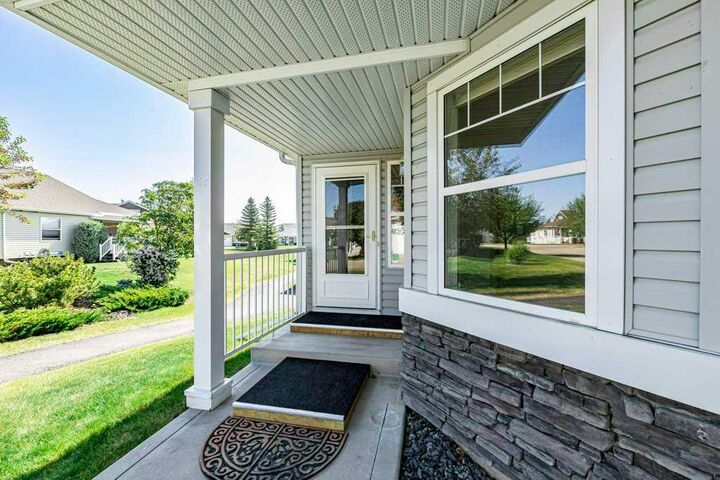 Property Photo:  405 Jenkins Drive  AB T4P 3X1 