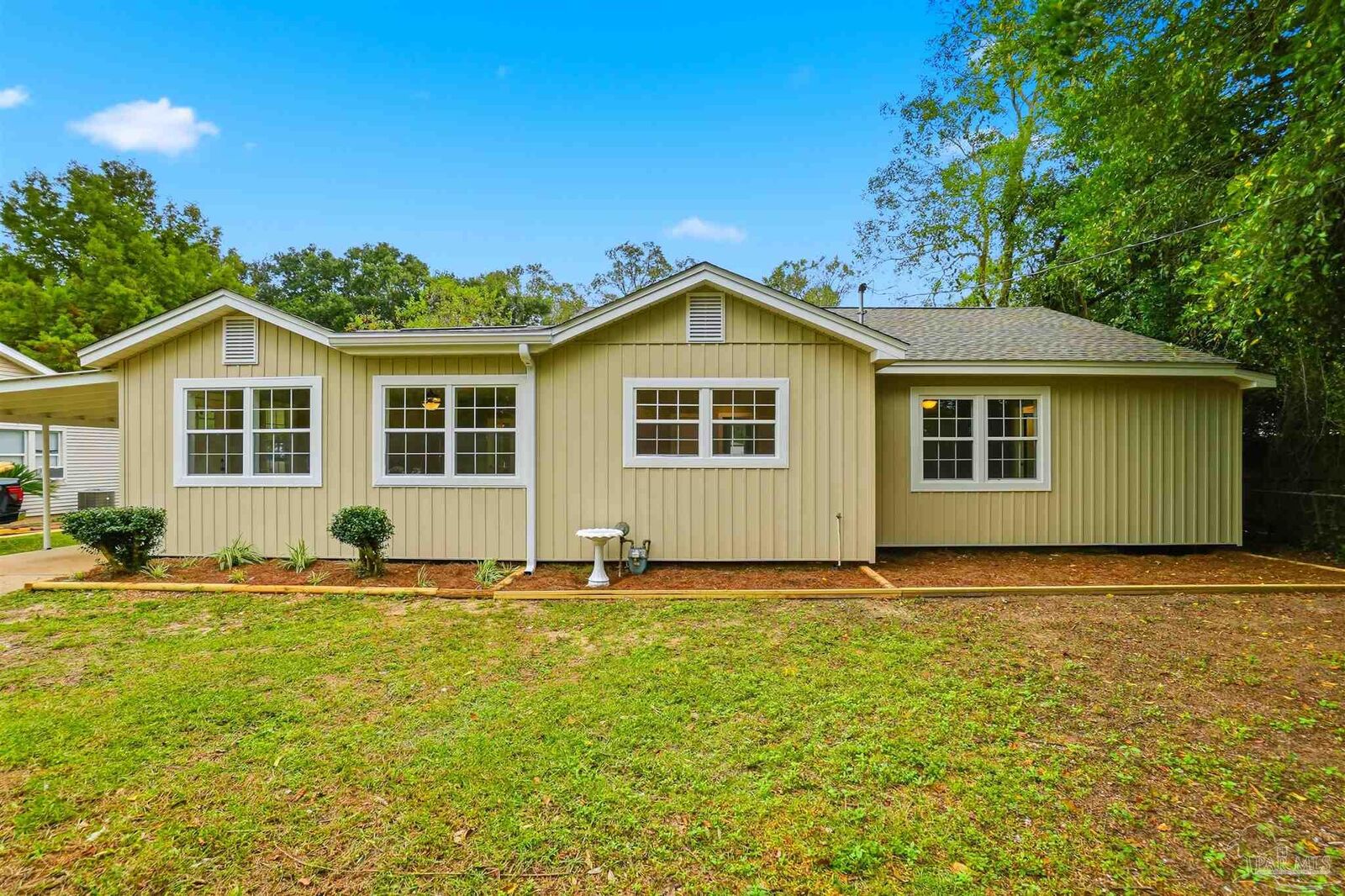 Property Photo:  406 Coulter Ave  FL 32533