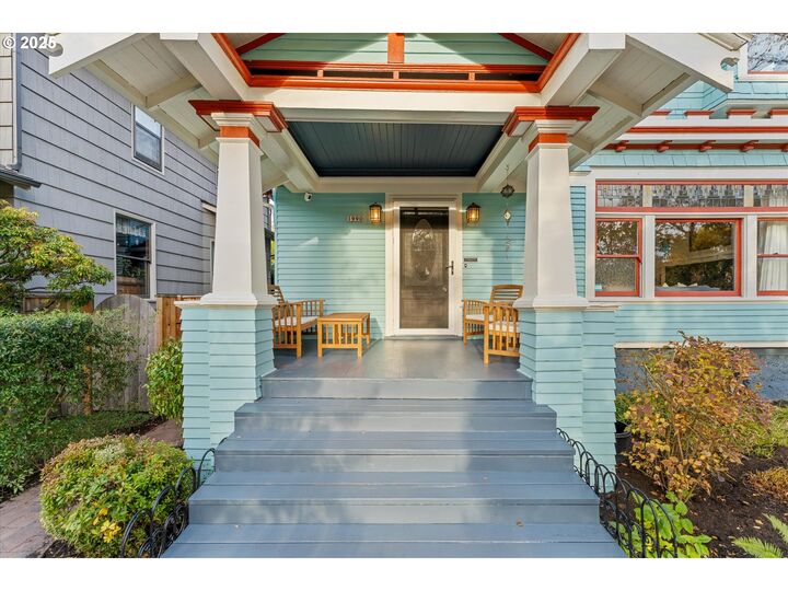 Property Photo:  1990 SE Mulberry Ave  OR 97214 