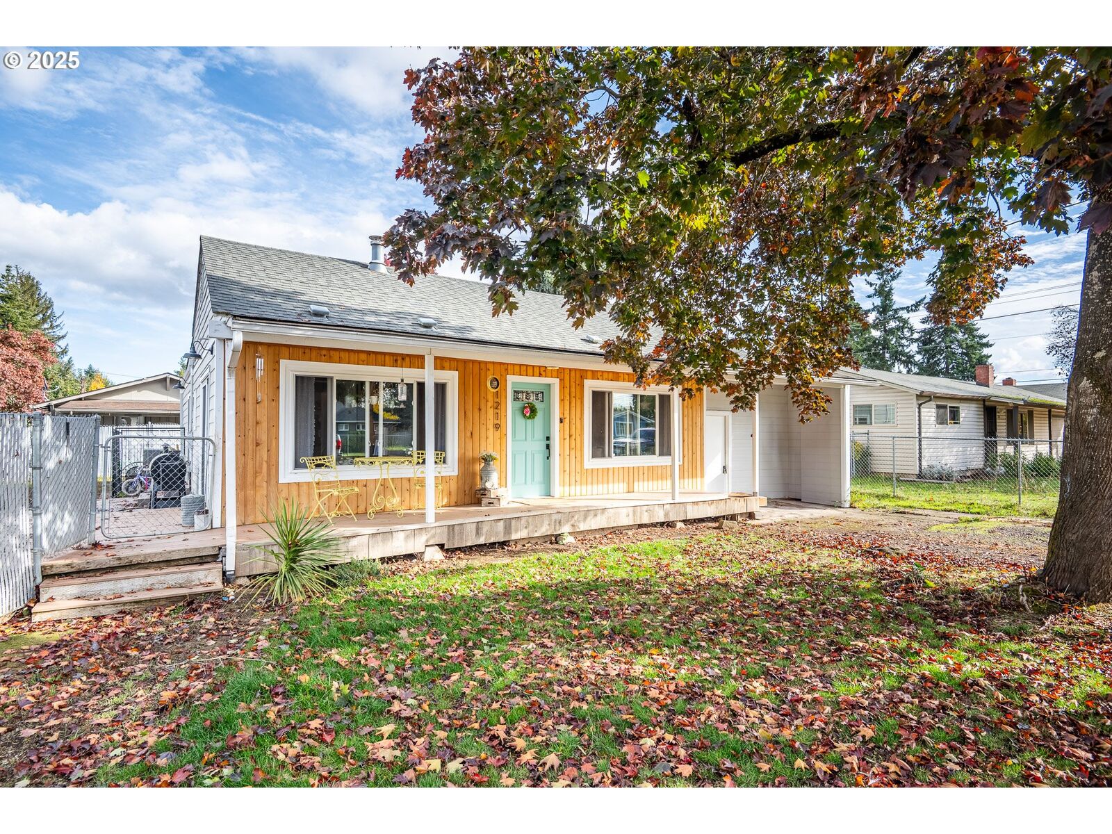 Property Photo:  1219 Waite St  OR 97402