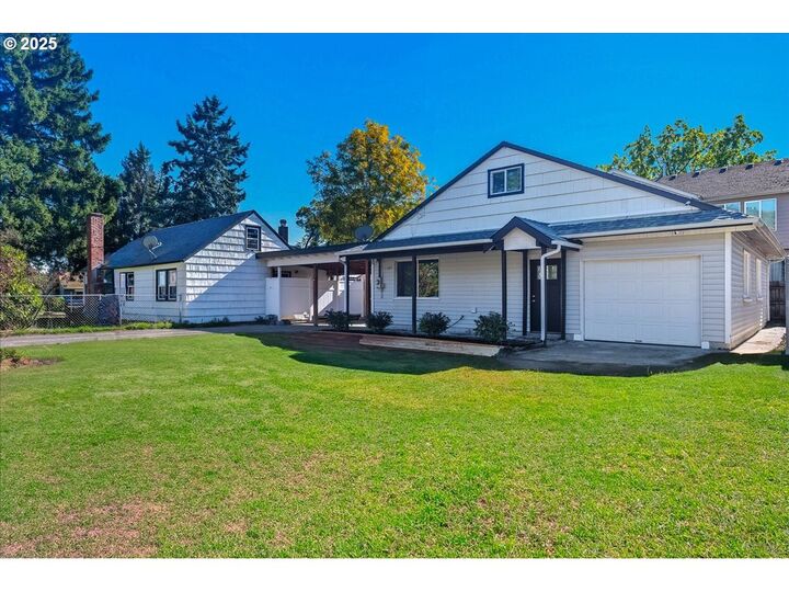 Property Photo:  11420 SE Clinton  OR 97266 