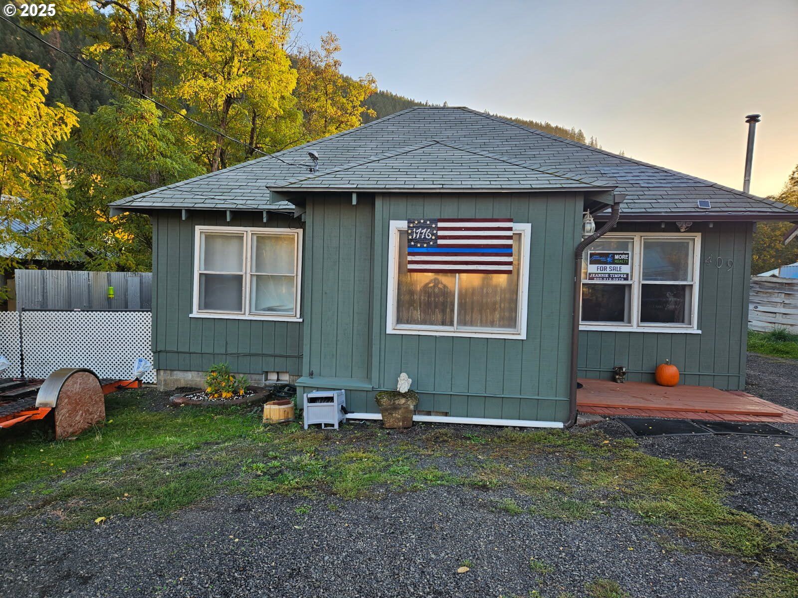 Property Photo: 409 N Main St WA 98628