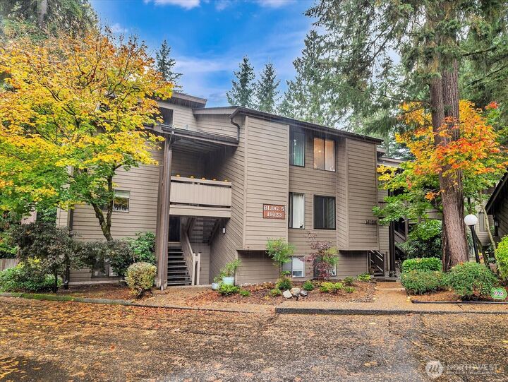 Property Photo:  19123  Ballinger Way NE 304  WA 98155 
