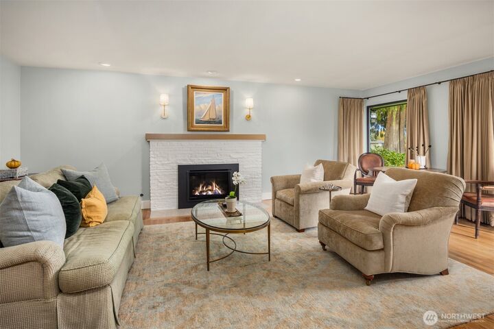 Property Photo:  7315  51st Avenue NE  WA 98115