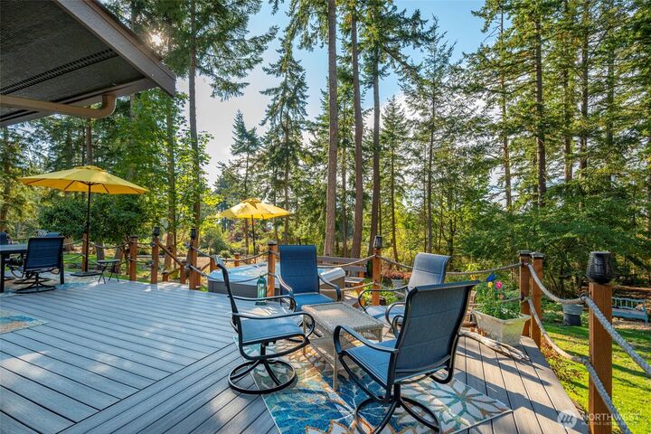 Property Photo: 985 Lyndean Lane WA 98277