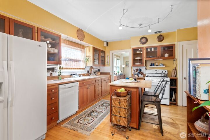 Property Photo:  2624  Hampton Place  WA 98225