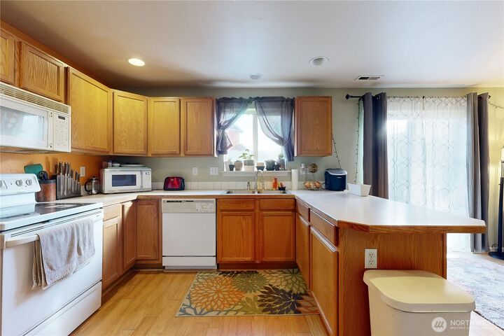 Property Photo:  1343 SE Newgate Drive  WA 99324