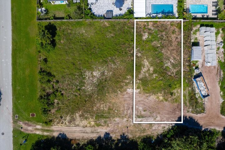 Property Photo:  122 4th St  FL 32080