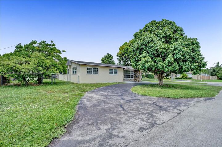 Property Photo:  6540 McKinley St  FL 33024