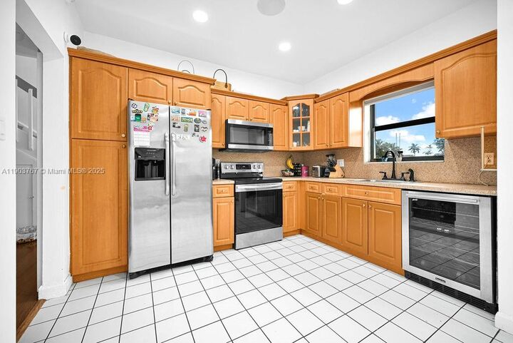 Property Photo: 6590 SW 152nd Pl 25-90 FL 33193