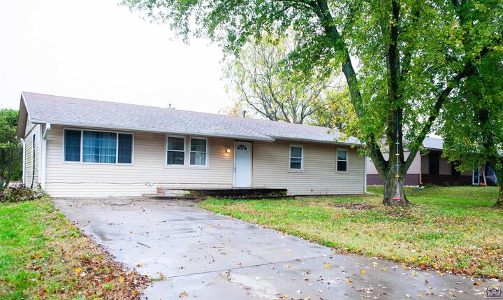 Property Photo:  618 4th St Ter  KS 66414
