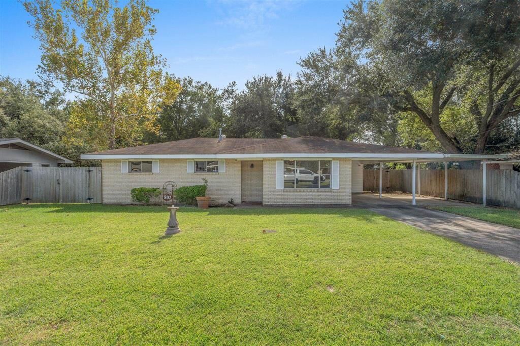Property Photo:  802 Sundale Drive  LA 70607