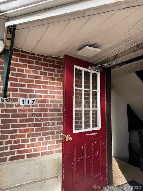 Property Photo:  117 Canaan Court Bld 81, 18  CT 06614 