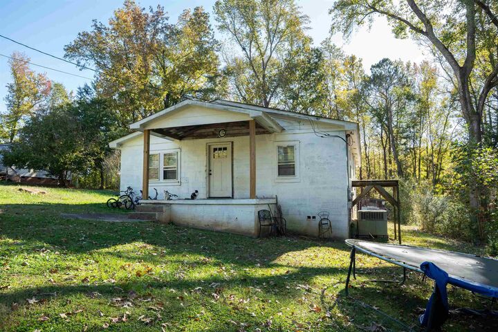 Property Photo:  1130 Lake Street  SC 29330