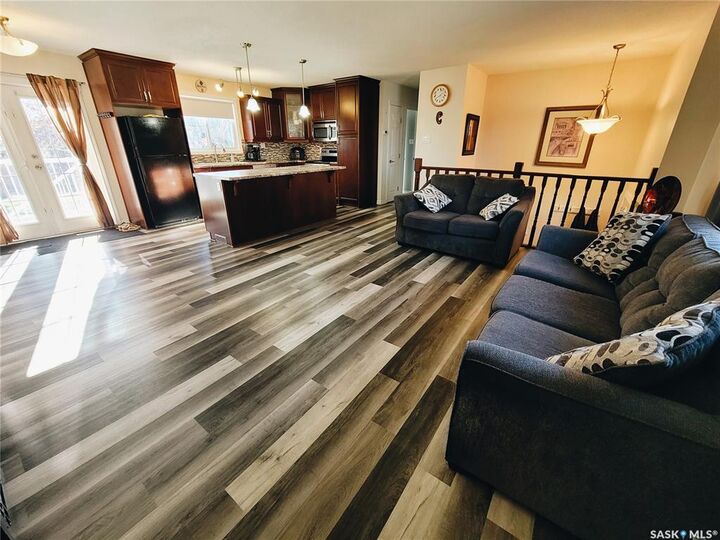 Property Photo:  207 2nd Street N  SK S0K 4P0 